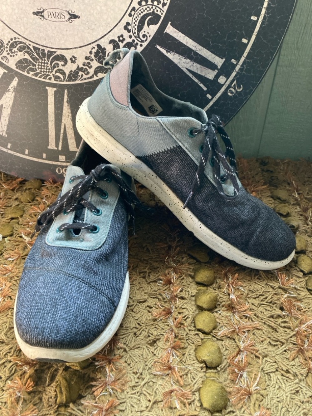 Men’s Tom’s Size 11.5 dark gray and blue low top lace up shoes